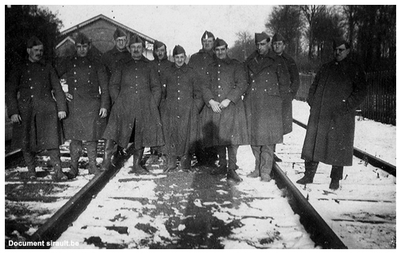 Leclerq Léon et ses copains prisonniers en Allemagne, Léon 4ème en partant de la droite