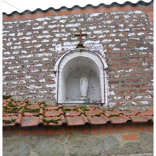 Potale Notre-Dame de Lourdes sur la place de Sirault à la rue Demelin