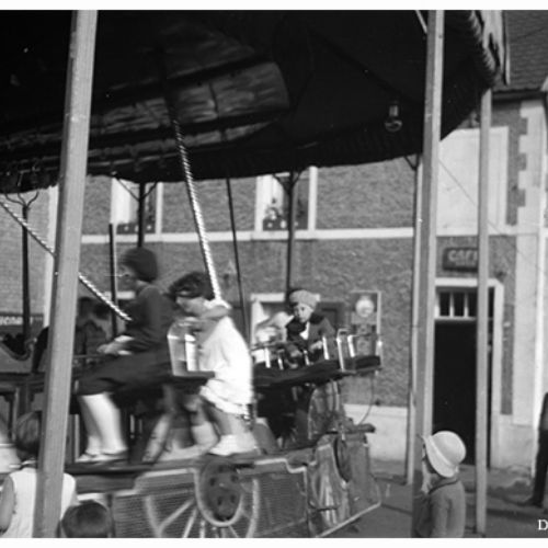 Fête patronale sur la place de Sirault en 1934